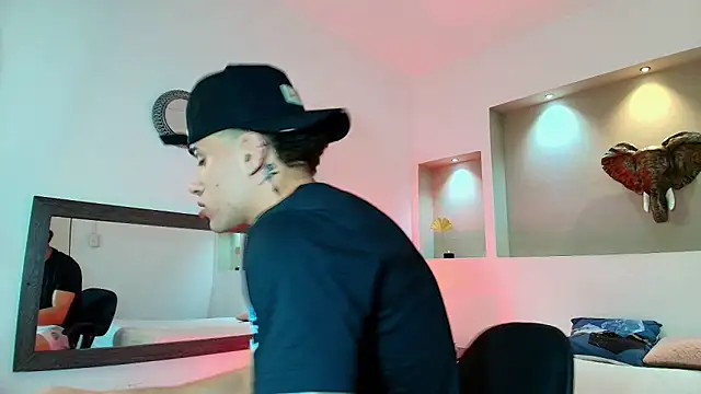 Snapshot of austin_collinss chatting on January 28, 2:11 am austin collinss online show from January 28, 2:11 am