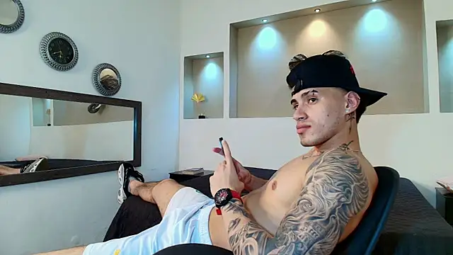 Snapshot of austin_collinss chatting on February 2, 8:46 am austin collinss online show from February 2, 8:46 am