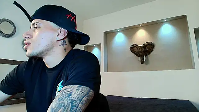 Snapshot of austin_collinss chatting on February 4, 2:17 am austin collinss online show from February 4, 2:17 am