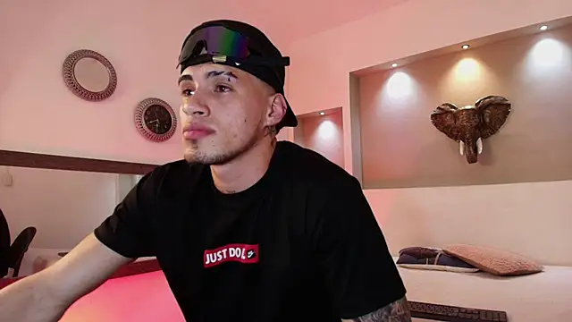 Snapshot of austin_collinss chatting on February 8, 4:57 am austin collinss online show from February 8, 4:57 am