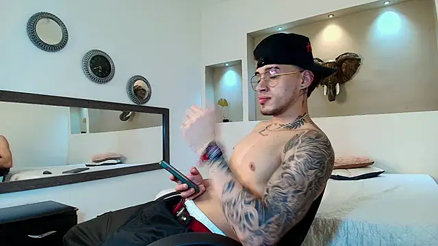 Snapshot of austin_collinss chatting on February 9, 8:33 am austin collinss online show from February 9, 8:33 am