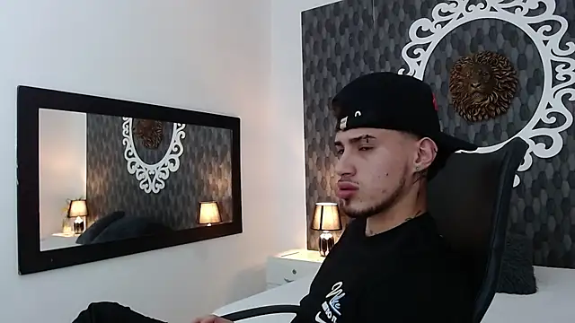 Snapshot of austin_collinss chatting on February 22, 1:02 pm austin collinss online show from February 22, 1:02 pm