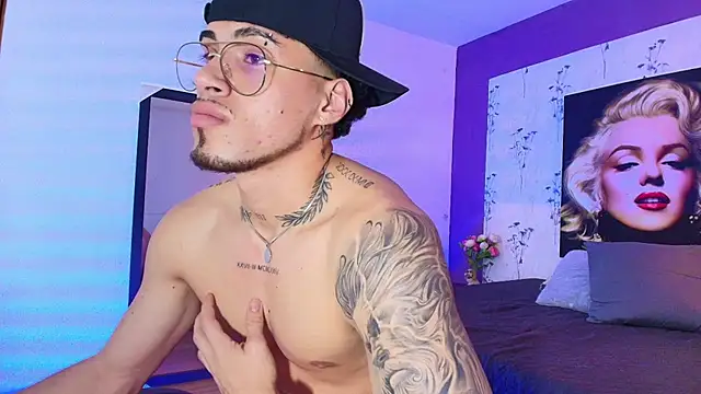 Snapshot of austin_collinss chatting on March 9, 9:46 am austin collinss online show from March 9, 9:46 am
