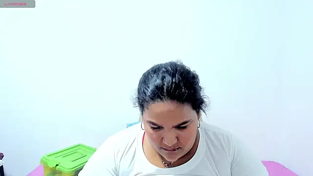Snapshot of Angiiee_bbw chatting on February 15, 2:26 am Angiiee bbw online show from February 15, 2:26 am