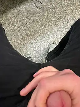 Snapshot of kareem0010 chatting on February 26, 3:52 pm kareem0010 online show from February 26, 3:52 pm