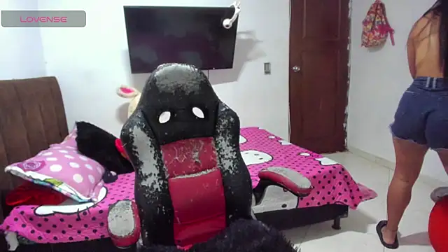 Snapshot of diosa_luna chatting on December 24, 10:17 pm diosa luna online show from December 24, 10:17 pm
