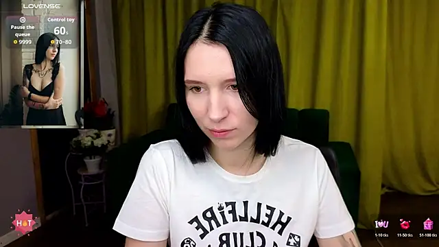 Snapshot of KarolinaBlacks chatting on April 8, 5:29 am KarolinaBlacks online show from April 8, 5:29 am
