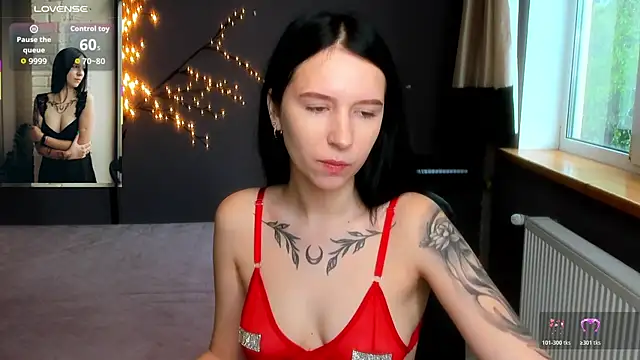 Snapshot of KarolinaBlacks chatting on April 19, 5:40 am KarolinaBlacks online show from April 19, 5:40 am