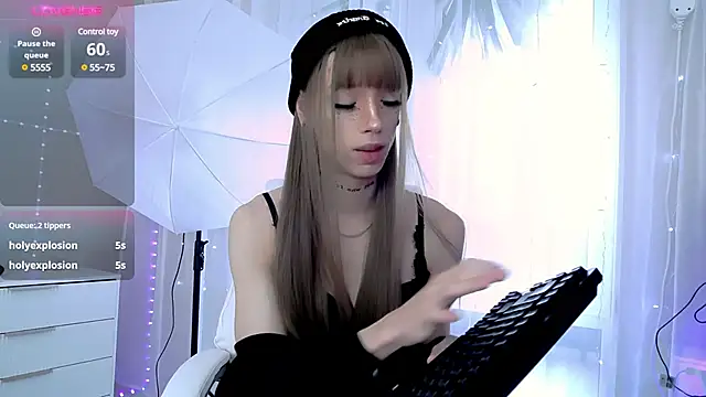 Snapshot of Dasha_M chatting on December 8, 8:51 am Dasha M online show from December 8, 8:51 am