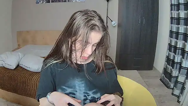 Snapshot of ShelyMoon chatting on March 1, 3:43 am ShelyMoon online show from March 1, 3:43 am