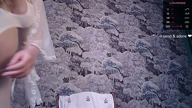 Snapshot of Ambrosia_nectar chatting on April 23, 12:29 pm Ambrosia nectar online show from April 23, 12:29 pm