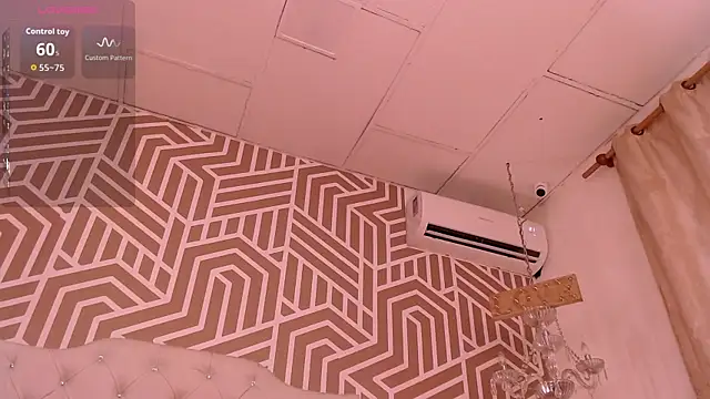 Snapshot of SashaDurante chatting on February 23, 12:35 pm SashaDurante online show from February 23, 12:35 pm