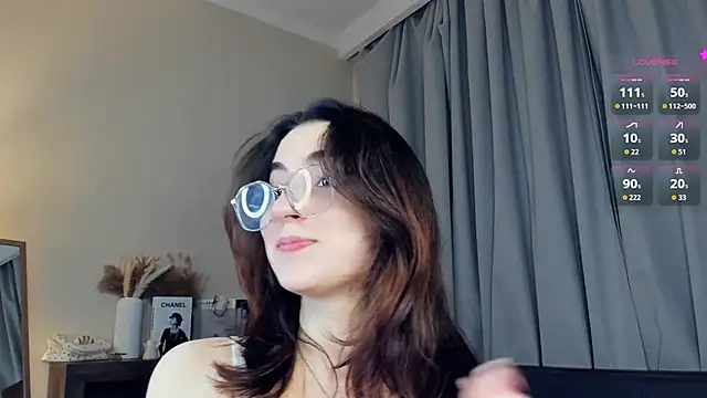 Snapshot of DracosMoon chatting on November 7, 7:08 am DracosMoon online show from November 7, 7:08 am