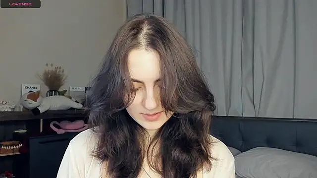 Snapshot of DracosMoon chatting on November 28, 7:11 am DracosMoon online show from November 28, 7:11 am