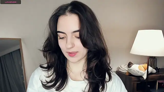 Snapshot of DracosMoon chatting on December 19, 7:04 am DracosMoon online show from December 19, 7:04 am