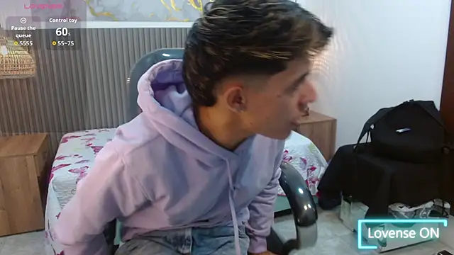 Snapshot of Dyla_n18 chatting on October 3, 9:45 pm Dyla n18 online show from October 3, 9:45 pm