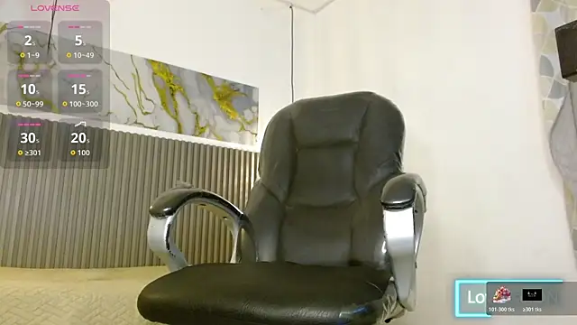 Snapshot of Dyla_n18 chatting on October 23, 10:08 pm Dyla n18 online show from October 23, 10:08 pm