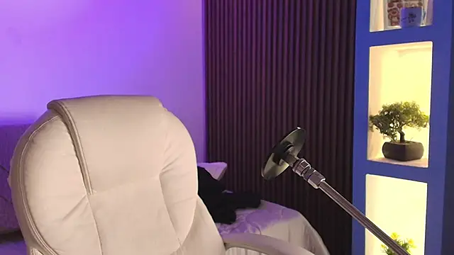 Snapshot of Antonella_Torres2 chatting on February 19, 3:24 am Antonella Torres2 online show from February 19, 3:24 am