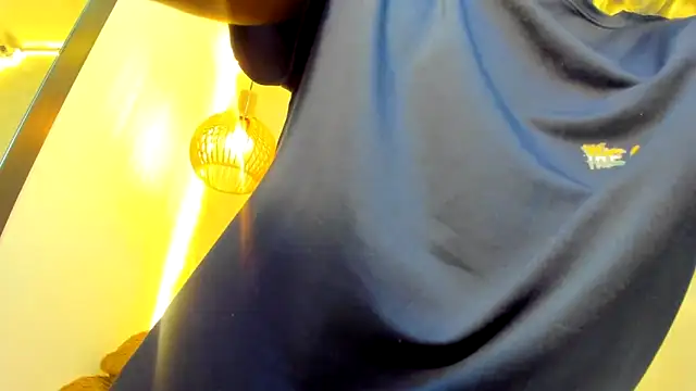 Snapshot of royce_ebony chatting on February 14, 3:03 am royce ebony online show from February 14, 3:03 am