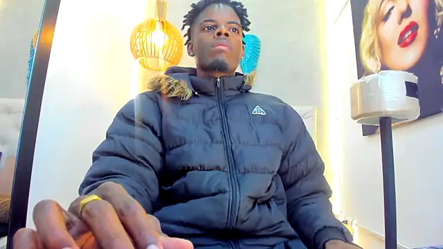 Snapshot of royce_ebony chatting on February 19, 2:40 am royce ebony online show from February 19, 2:40 am