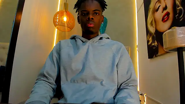 Snapshot of royce_ebony chatting on February 20, 2:30 am royce ebony online show from February 20, 2:30 am