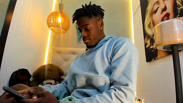 Snapshot of royce_ebony chatting on February 20, 6:26 am royce ebony online show from February 20, 6:26 am