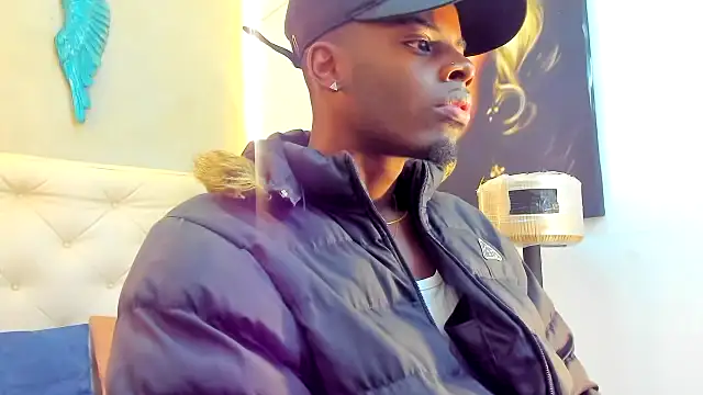 Snapshot of royce_ebony chatting on February 26, 2:43 am royce ebony online show from February 26, 2:43 am