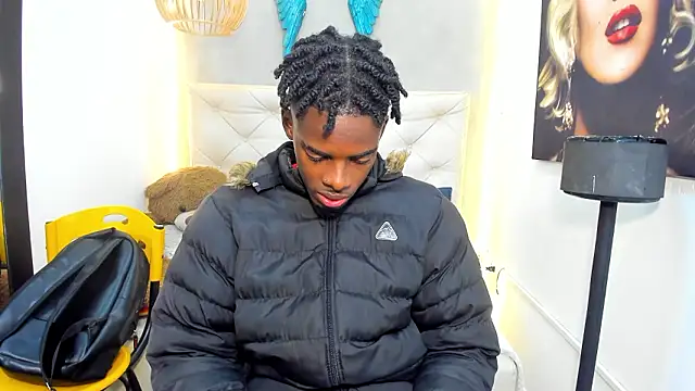 Snapshot of royce_ebony chatting on March 11, 3:01 am royce ebony online show from March 11, 3:01 am