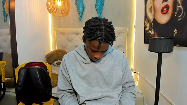 Snapshot of royce_ebony chatting on March 12, 3:01 am royce ebony online show from March 12, 3:01 am