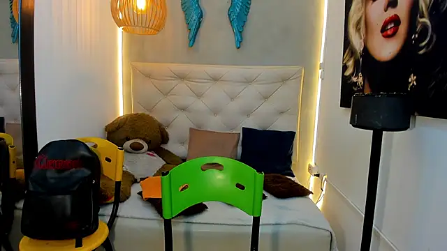 Snapshot of royce_ebony chatting on March 13, 3:02 am royce ebony online show from March 13, 3:02 am