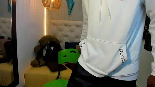 Snapshot of royce_ebony chatting on March 20, 2:27 am royce ebony online show from March 20, 2:27 am