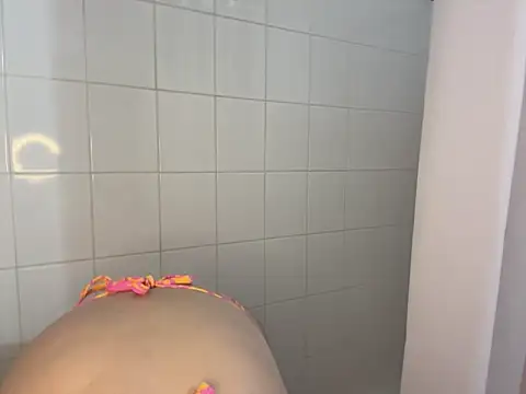 Snapshot of littleserina chatting on March 1, 1:00 am littleserina online show from March 1, 1:00 am