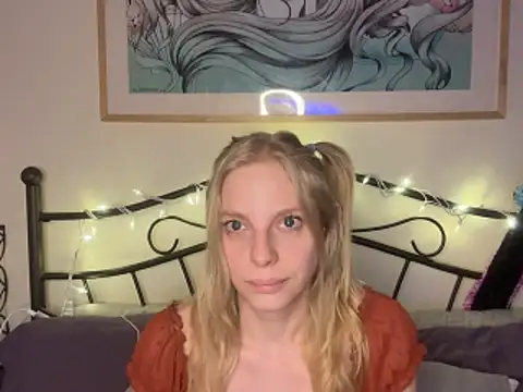 Snapshot of littleserina chatting on February 20, 7:10 am littleserina online show from February 20, 7:10 am