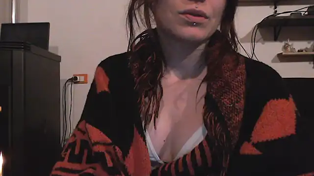 Snapshot of complicata_mente chatting on December 16, 10:13 pm complicata mente online show from December 16, 10:13 pm