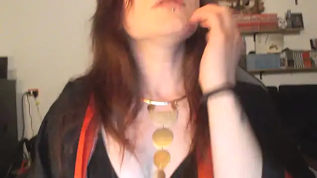 Snapshot of complicata_mente chatting on December 22, 10:04 pm complicata mente online show from December 22, 10:04 pm