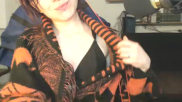 Snapshot of complicata_mente chatting on March 18, 5:42 pm complicata mente online show from March 18, 5:42 pm