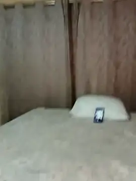 Luciouslips00 online show from December 1, 6:35 pm