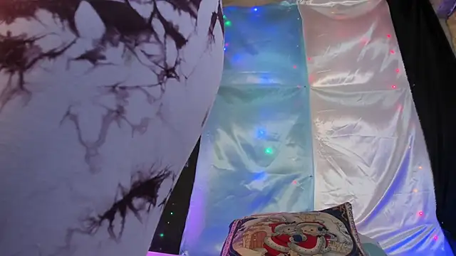 Snapshot of DeisyHarper chatting on December 21, 2:04 pm DeisyHarper online show from December 21, 2:04 pm