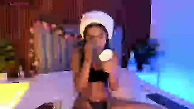 Snapshot of Lucy_Frazier chatting on December 27, 12:01 pm Lucy Frazier online show from December 27, 12:01 pm