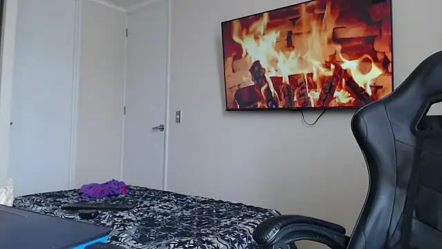 jonhklleyn online show from September 19, 5:57 pm