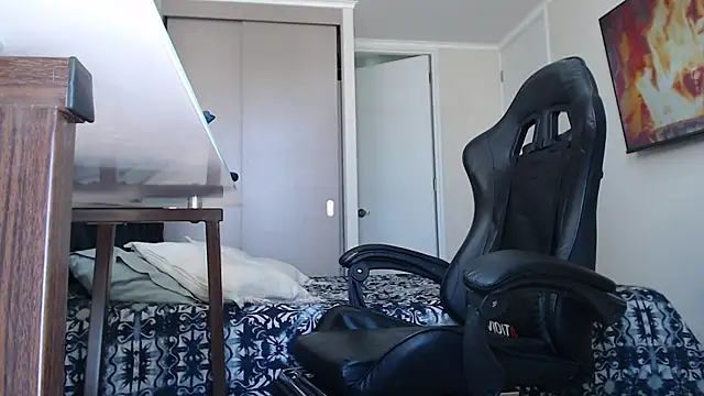 jonhklleyn online show from September 30, 7:19 pm