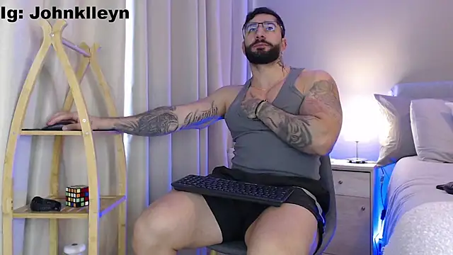 jonhklleyn online show from May 20, 7:31 pm
