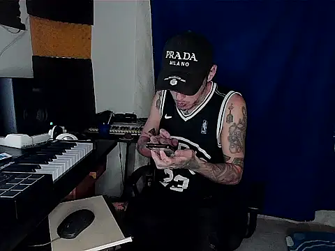 Snapshot of patrik_tattoo_ chatting on January 23, 4:41 am patrik tattoo online show from January 23, 4:41 am