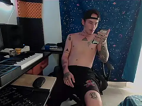 Snapshot of patrik_tattoo_ chatting on March 5, 8:00 pm patrik tattoo online show from March 5, 8:00 pm