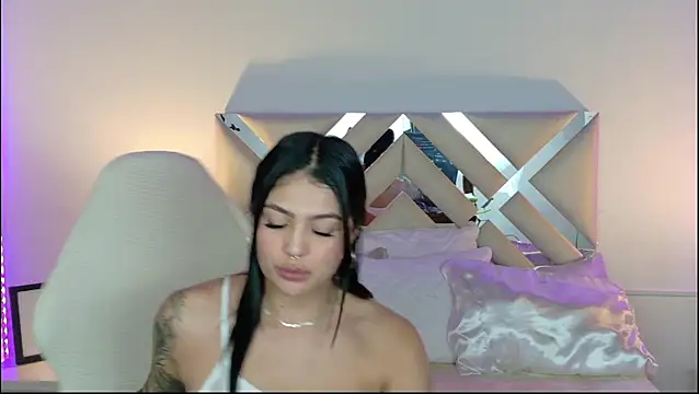 Snapshot of Mara_Saenzz chatting on December 23, 2:24 am Mara Saenzz online show from December 23, 2:24 am