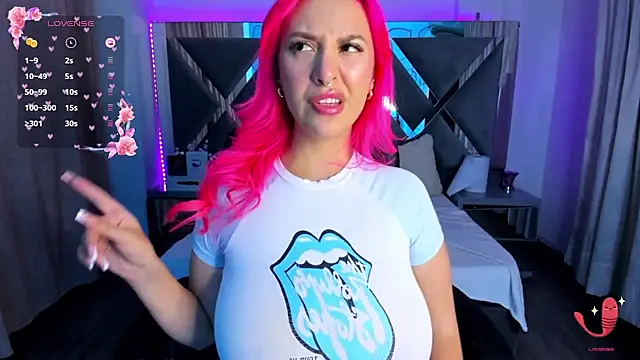 Snapshot of Malala_18 chatting on April 1, 4:13 am Malala 18 online show from April 1, 4:13 am