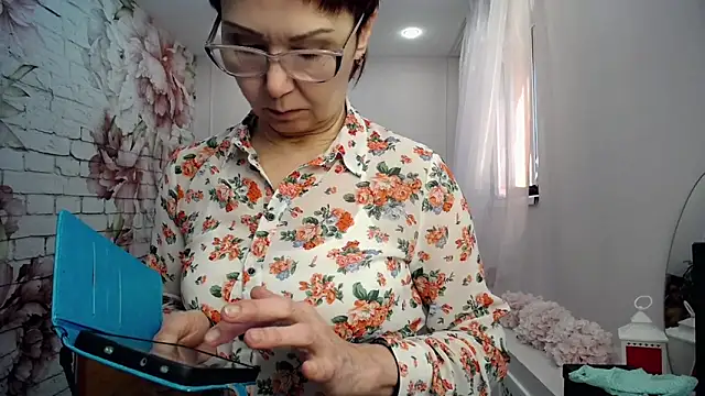 Snapshot of Cutie_Asya chatting on April 13, 4:29 am Cutie Asya online show from April 13, 4:29 am