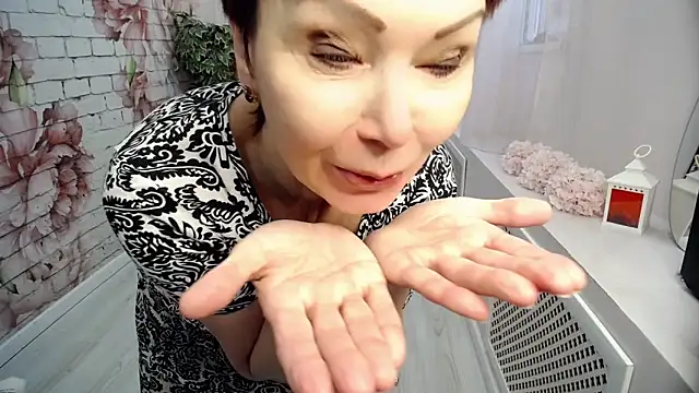 Snapshot of Cutie_Asya chatting on April 22, 4:15 am Cutie Asya online show from April 22, 4:15 am