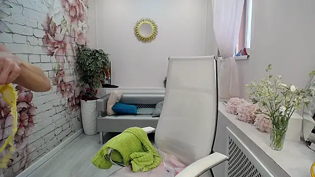 Snapshot of Cutie_Asya chatting on June 9, 4:24 am Cutie Asya online show from June 9, 4:24 am