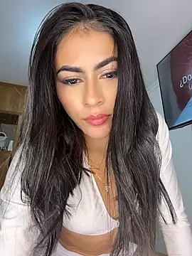 emilie xx  online show from May 13, 2:53 am